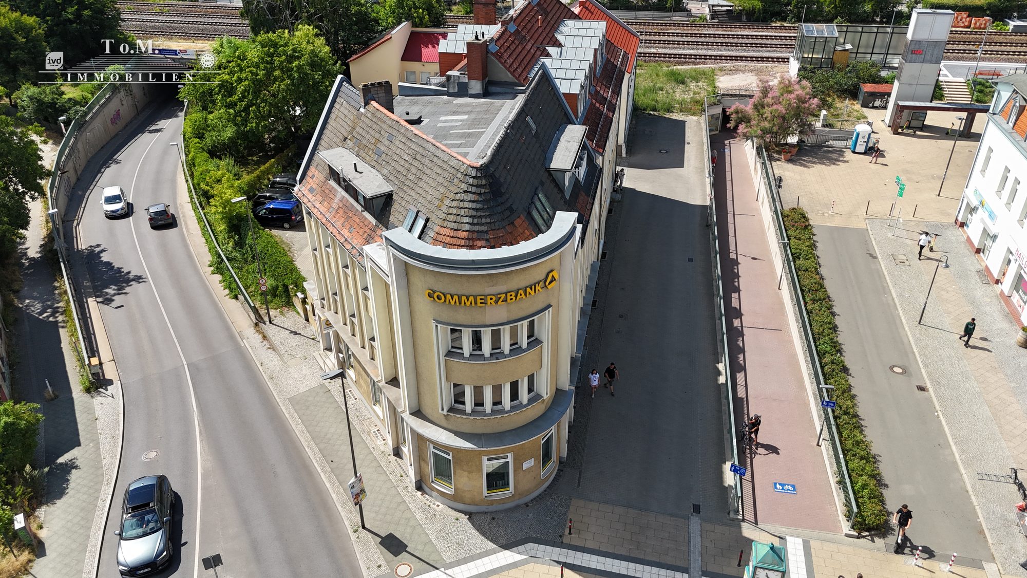 Die Commerzbank-Filiale im Erdgeschoss der beiden Häuser