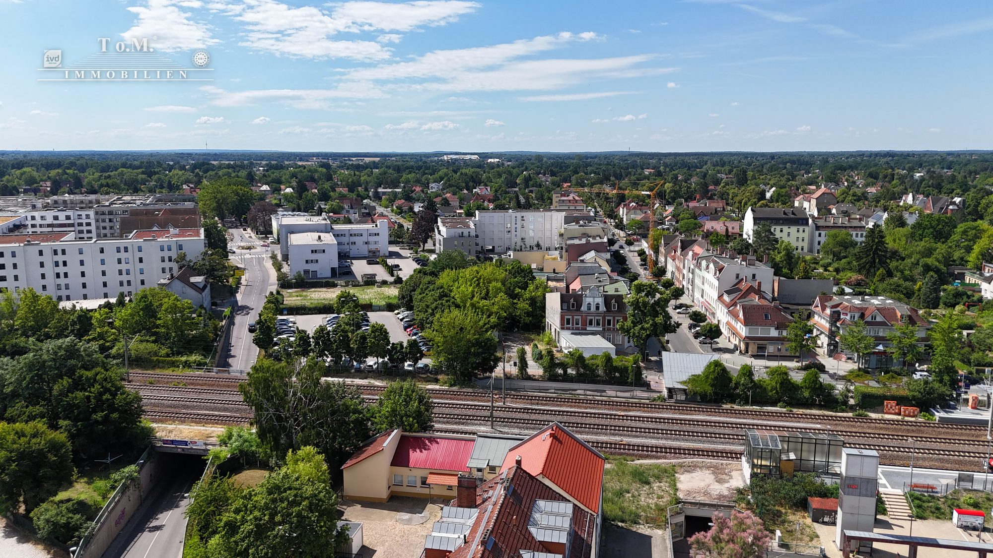 Falkensee im Havelland, Bahnstrecke im Vordergrund